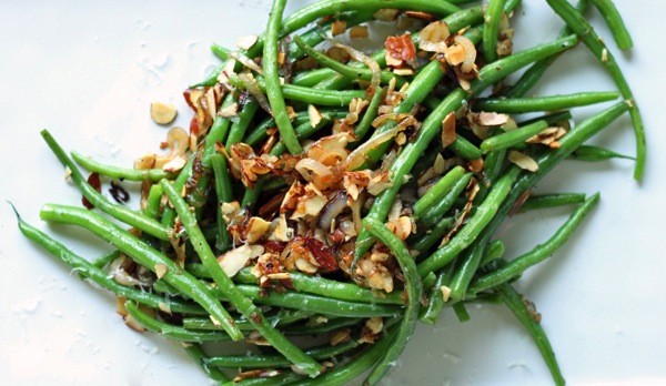 Parmesan toasted almond green beans1