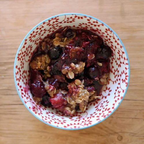 Simple Summer Berry Crumble | accordingtoelle.com